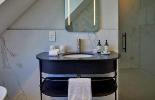 Luxury Balcony Suite Bathroom