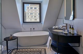 Luxury Balcony Suite Bathroom