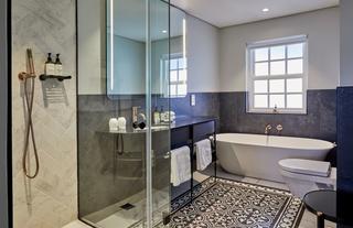  Luxury Room Bathroom