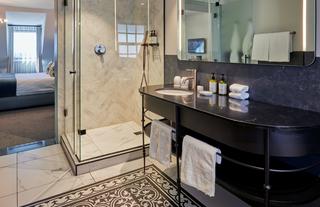 Luxury Room Bathroom