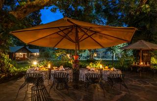 Outdoor dining by night