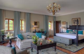 Hotel Signature Suite - Manor Junior Suite