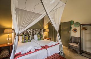 Robins Camp Mopani Chalet Inside