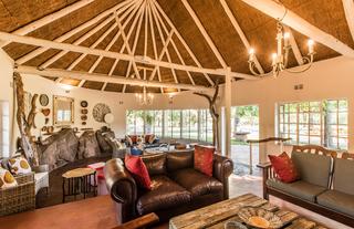 Robins Camp Lounge 