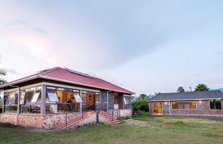 Dining(L)Reception(R)