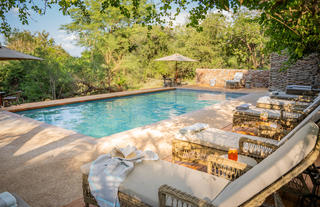 pool seating 