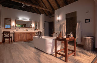 Savanna suite bathroom