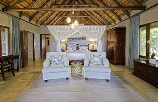 Savanna Executive suite bedroom