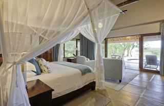 Savanna Executive suite bedroom