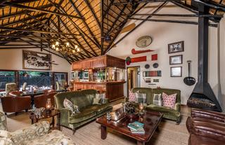 Lounge & Bar 