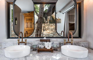 Luxury Suite Bathroom