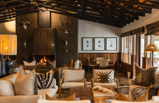 Lounge & Fireplace