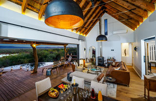 Elela Villa - Dining room and Lounge area