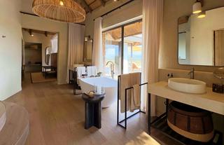 Suite Bathroom