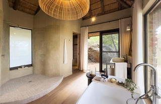 Suite Bathroom