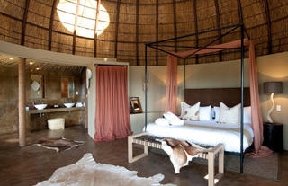 Kwena Lodge Honeymoon Suite 