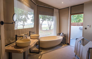 Luxury Suite Bath 