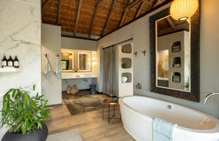 Suite Bathroom