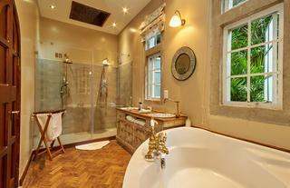 Giraffe Manor Rooms