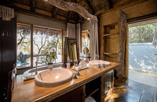 Suite Bathroom