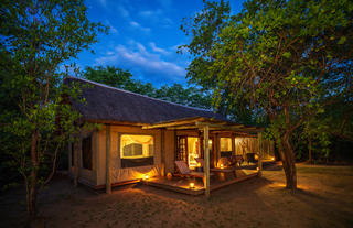Zungulila chalet at night