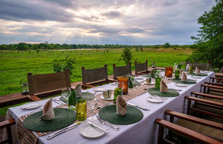 Zungulila dining