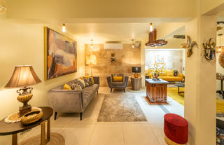 Lobby Lounge & Front Desk