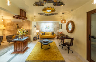Lobby Lounge & Front Desk