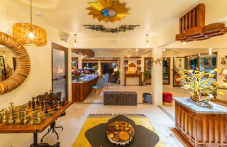 Lobby Lounge & Front Desk