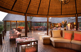 Hoyo Hoyo Safari Lodge - Dining Exterior