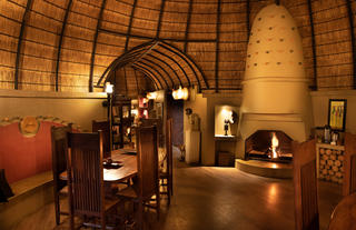 Hoyo Hoyo Safari Lodge - Dining Interior