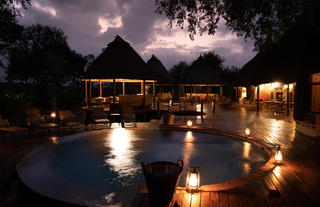 Hoyo Hoyo Safari Lodge - Evening Deck