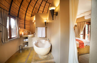 Hoyo Hoyo Safari Lodge - Suite Bathroom