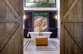 Bathtub in luxury suite 