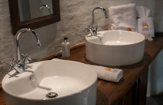 Signature Room Bathroom