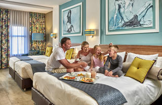 Deluxe Family Room
