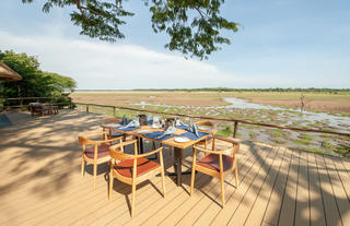 Kafunta River Lodge - Lounge deck