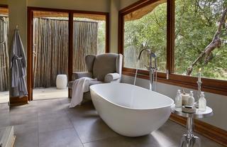 Lion Sands Narina Lodge - Suite Bathroom