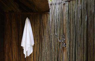 Lion Sands Narina Lodge - Suite Outdoor Shower