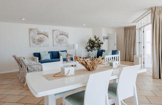 Family Suite dining room and lounge