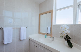 Family Suite Bathroom