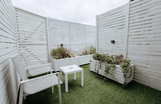 Triple deluxe outdoor seating