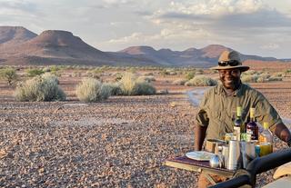 Kapoi pouring G & T's for sundowner