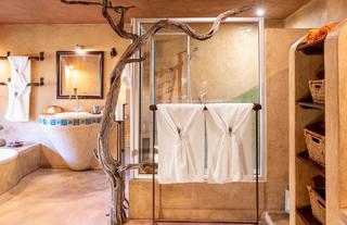 Okonjima Villa - Family Suite Bathroom