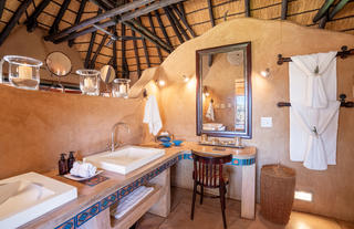 Okonjima Villa  - South Suite Bathroom