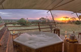 A Bushtops signature service: the hot tub on your private deck!