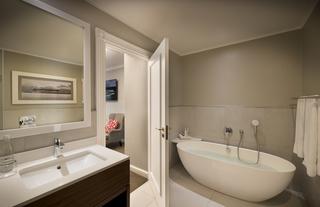 Fancourt- Suite Bathroom