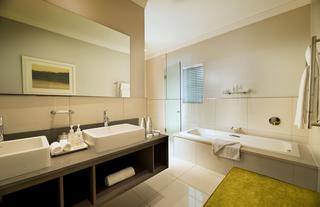 Fancourt- Luxury Room Bathroom
