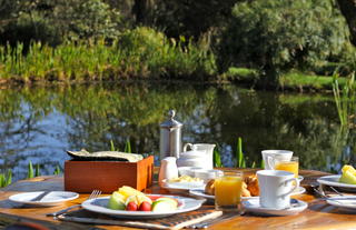 Chui Lodge Breakfast by the Pond