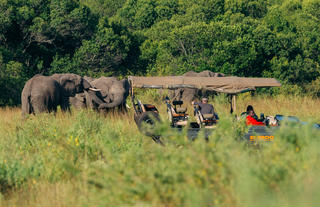 Emboo Guests in an EV out on an Adventure